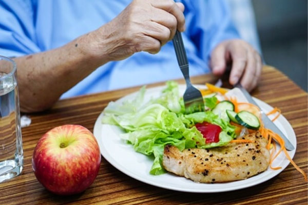 مصرف کدام مواد غذایی سلامت سالمند را به خطر میاندازد؟