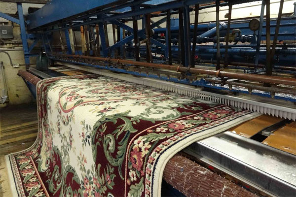 استفاده از مواد شیمیایی قوی چه آسیبی به فرش میزند؟