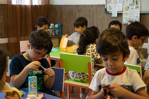 چطور فعالیت‌های هنری و خلاقانه موجب شکوفایی استعداد کودکان می‌شوند؟