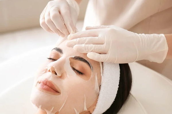مزایای فیشیال و ماساژ صورت به طور همزمان