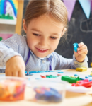   ۵ نشانه‌ای که می‌گوید وقتشه کوچولوتو به مهدکودک بسپری!