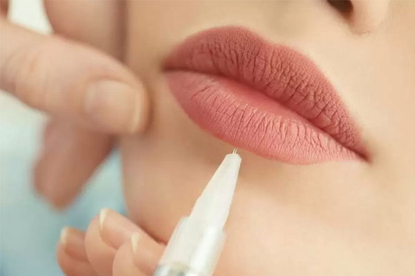 رژ لب دائم چیست؟