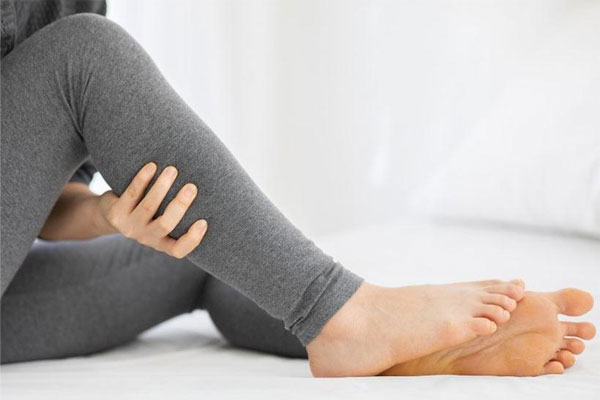 آیا استفاده از جوراب های واریس در بارداری برای کاهش درد و تورم مفید است؟