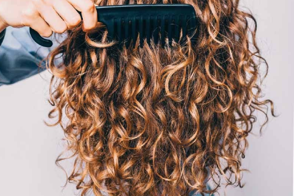 اصول مراقبتی از موهای فر هایلایت شده