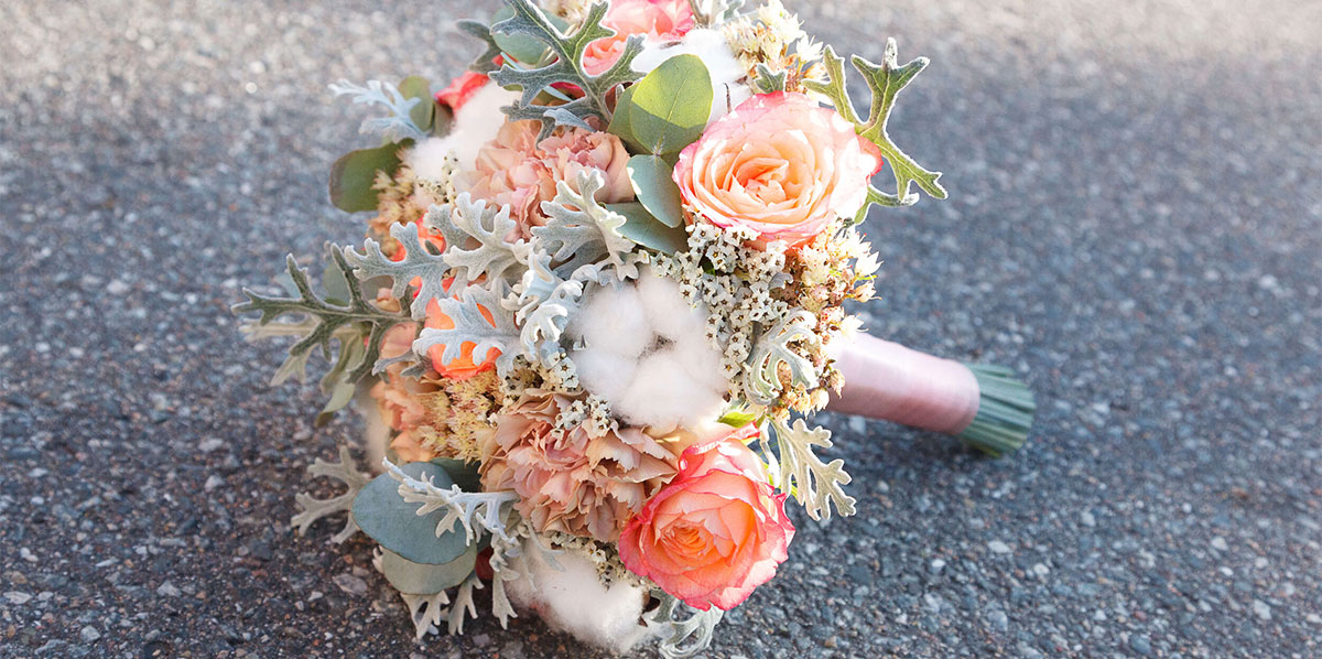 دسته گل عروس با رز رنگی
