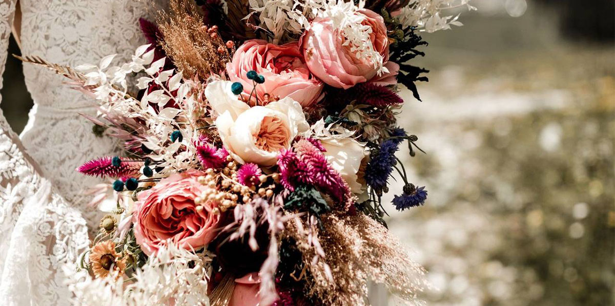 دسته گل عروس رنگی با گل خشک