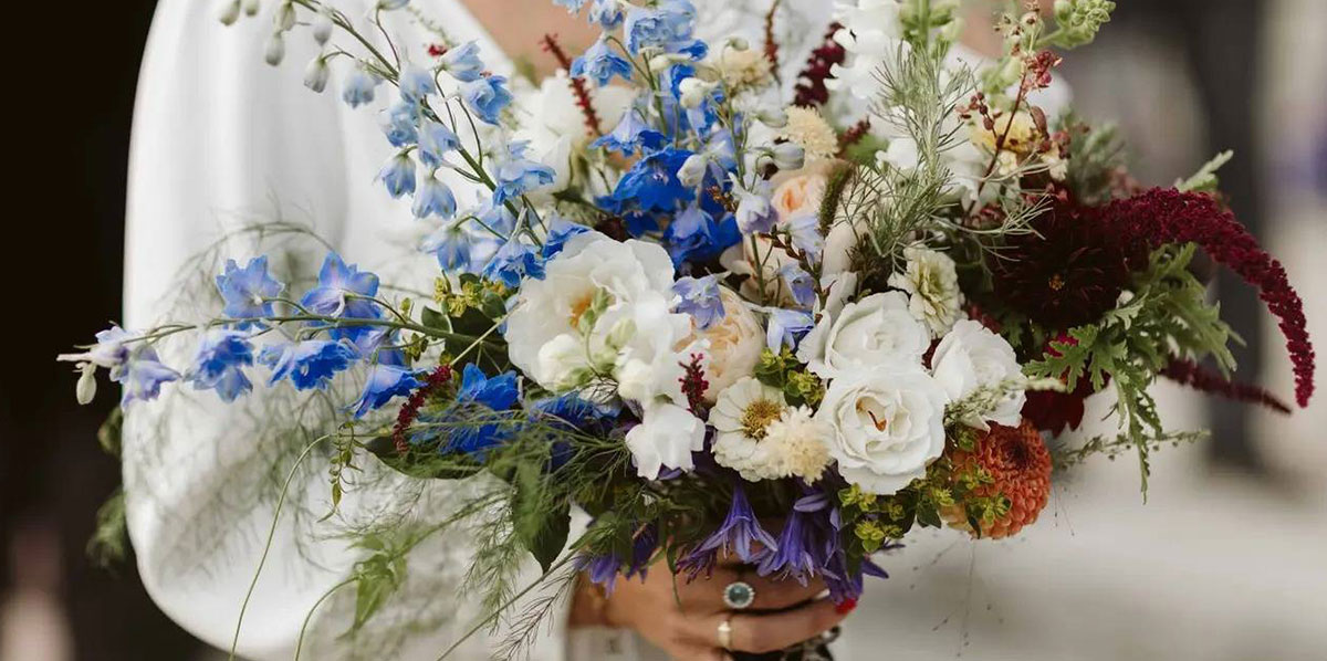 دسته گل عروس سفید و آبی
