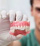 پروتز‌های دندان ثابت و متحرک در کلینیک دندانپزشکی فروردین