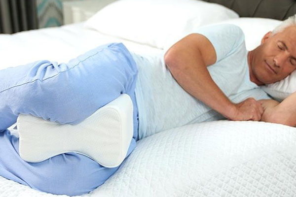 بهترین حالت خوابیدن بعد از تعویض مفصل زانو