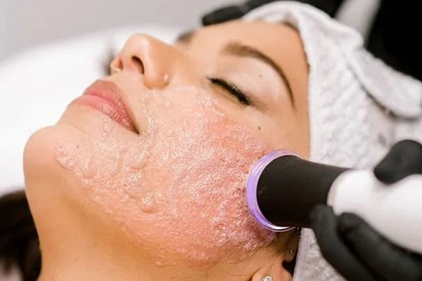 پلاژن تراپی چیست و چگونه باعث جوانسازی پوست می‌شود؟