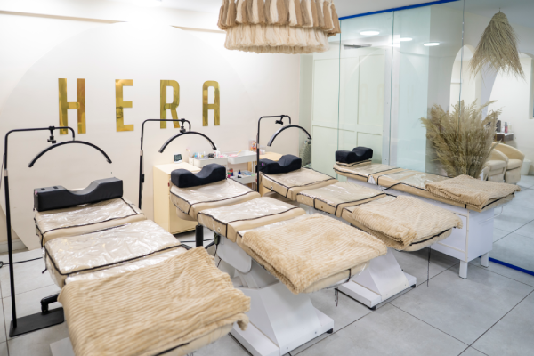 انجام اکستنشن تخصصی در سالن زیبایی هرا