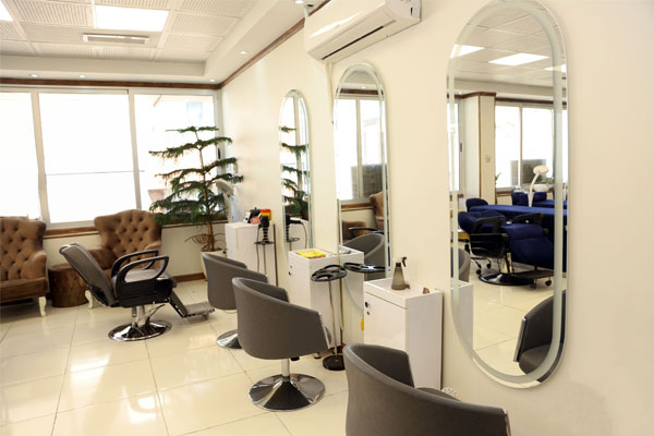 انجام اکستنشن مو در سالن زیبایی ناهید شمس