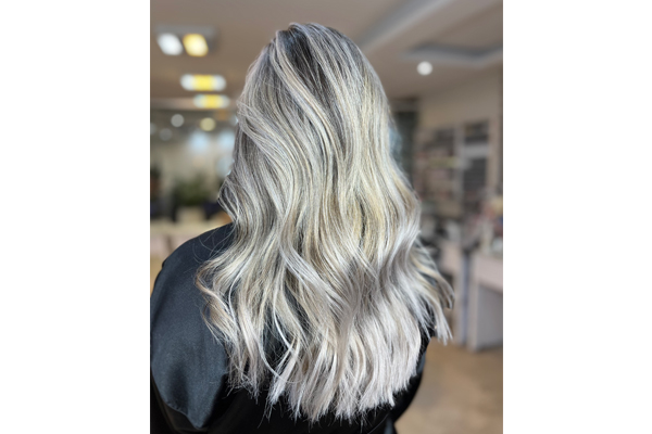 سالن زیبایی فرنچ سفید