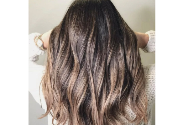 سبک های پیشنهادی برای هایلایت مو در فصول سرد