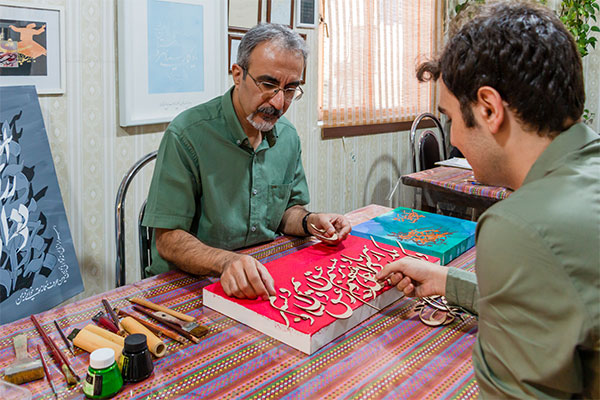 آموزشگاه هنرهای تجسمی قلم های آبی