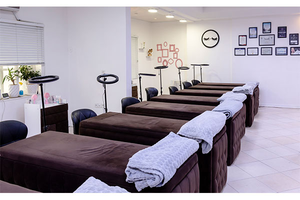 انجام خدمات تخصصی در مرکز اکستنشن مژه پرستو