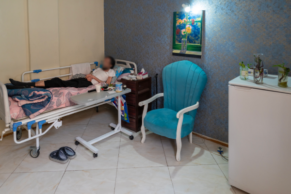 مقایسه مراقبت در خانه سالمندان و مراقبت خانگی