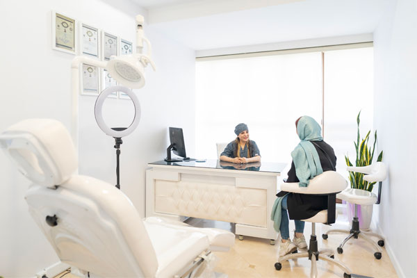 رفع افتادگی بازو در کلینیک زیبایی پارسیان