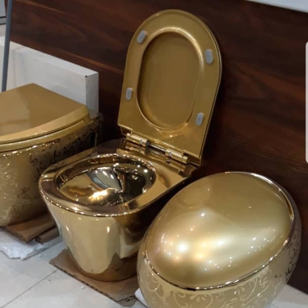 تصویر توالت فرنگی طلایی رنگ