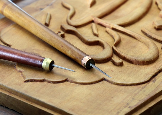 تصویر کلاس منبت کاری روی چوب - آموزشگاه هنرهای تجسمی قلم های آبی