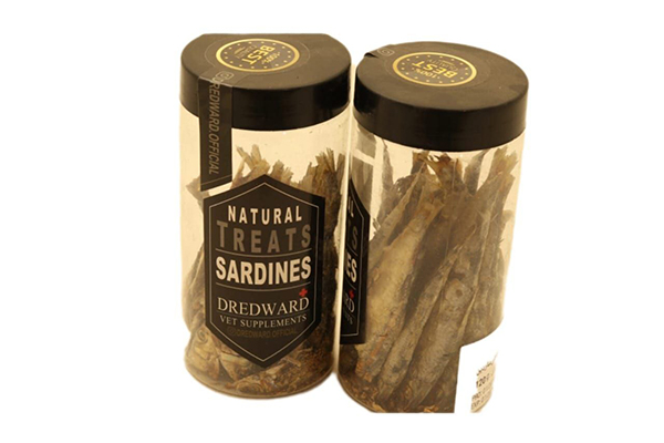 تصویر ماهی فرآوری شده و طبیعی ساردین به عنوان مکمل غذایی و تشویقی پت