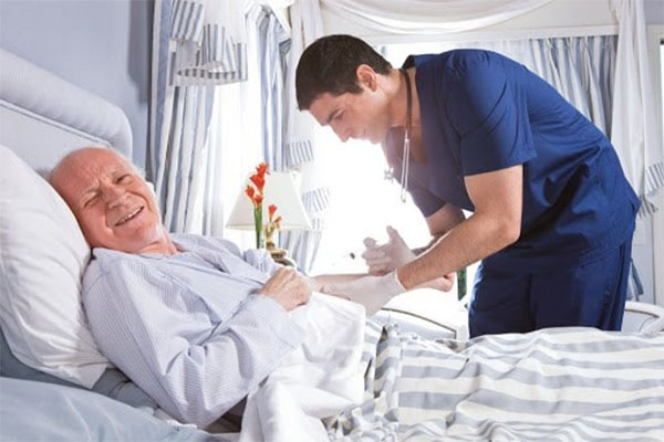 تصویر نگهداری از مریض در بیمارستان - شرکت خدماتی دنیای نو