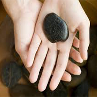 ماساژ سنگ داغ - ماساژ حال خوش شعبه فرمانیه